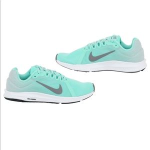 BRAND NEW Women’s NIKE running shoe - 9 Regular